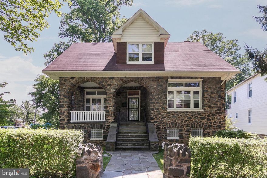 A charming three-story traditional home located in the Howard Park area. Featuring living room with fireplace, kitchen island, stainless steel appliances, gleaming hardwood floors, finished lower level with fireplace, porcelain floors in bathrooms, kitchen, and basement, garage and more.