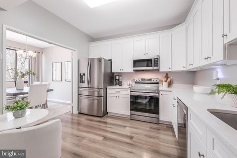 Photo of 11564 Rolling Green Court #12/301B, RESTON, VA 20191 (MLS # VAFX2314586)