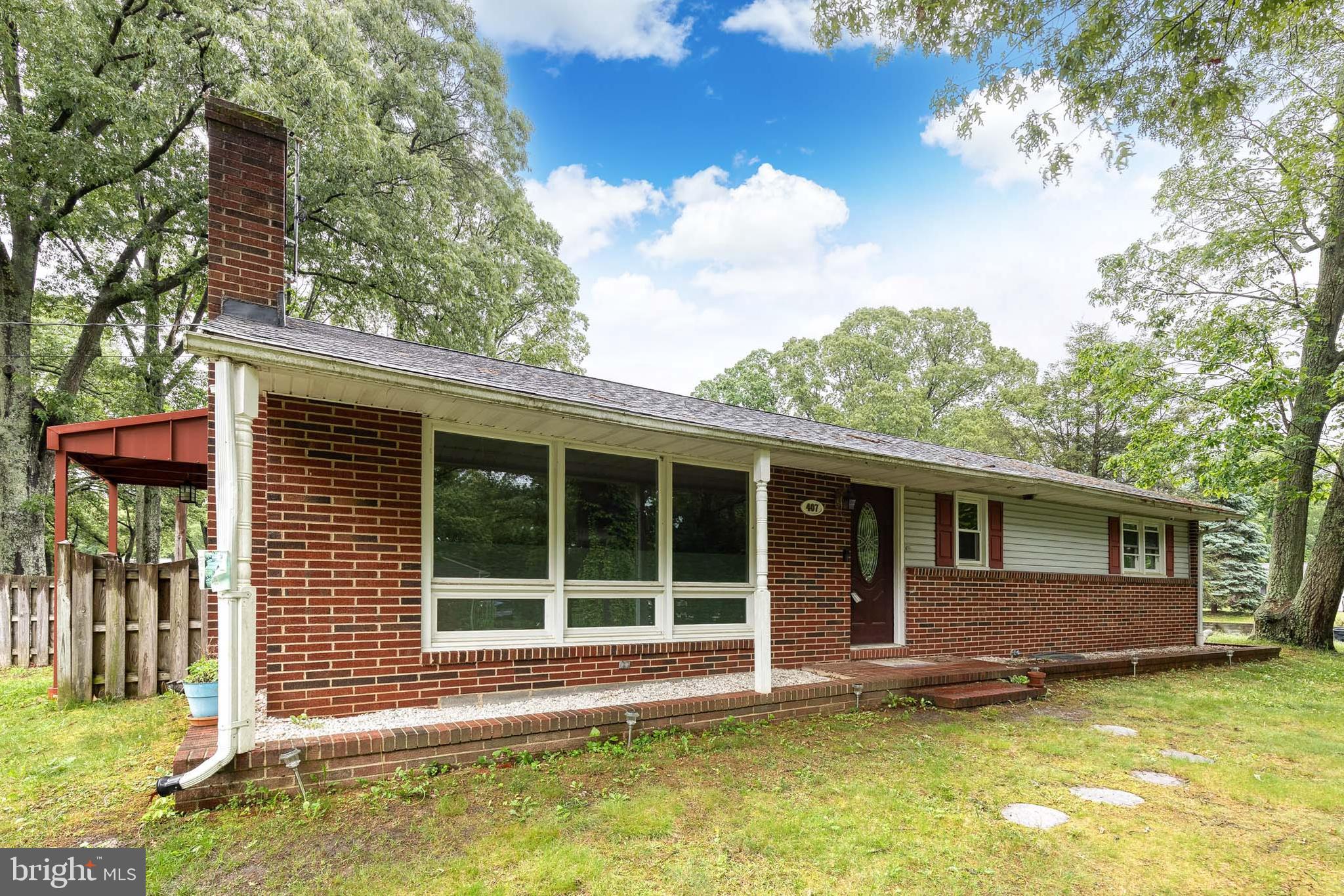 407 STATELY DRIVE