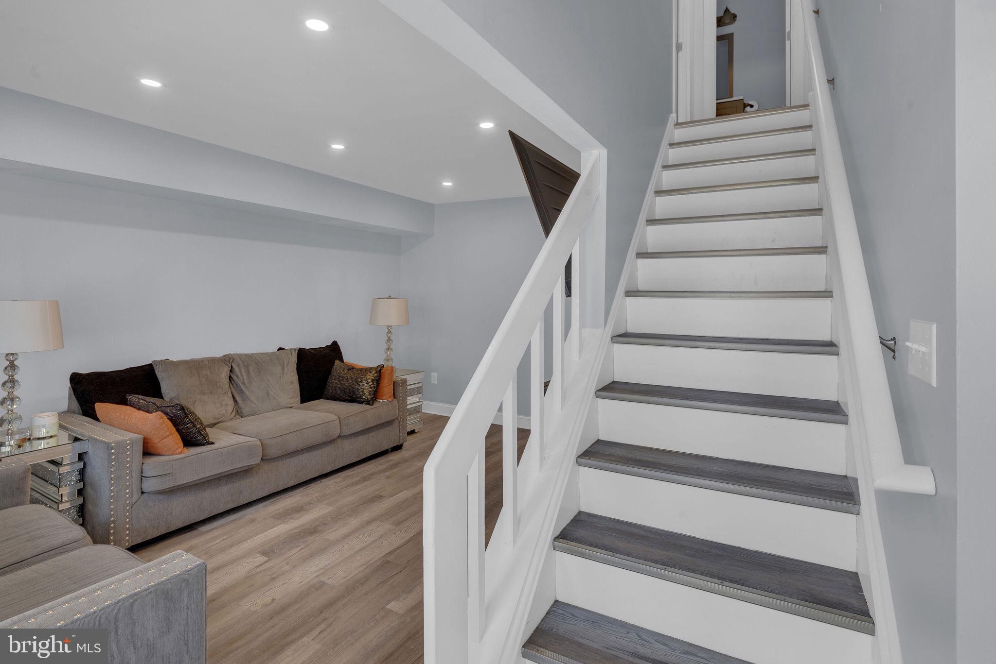 2501 OLEANDER COURT