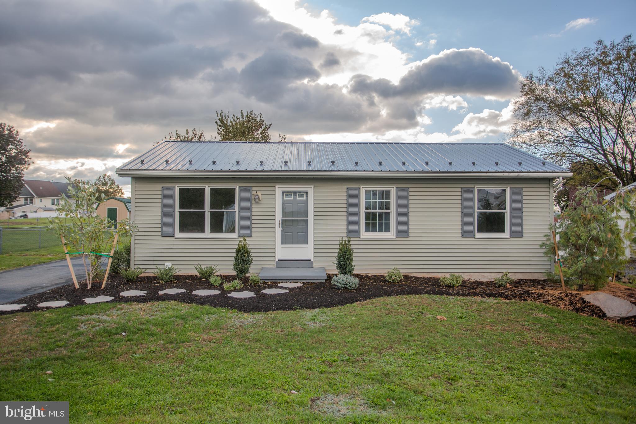 84 SUNSET AVENUE