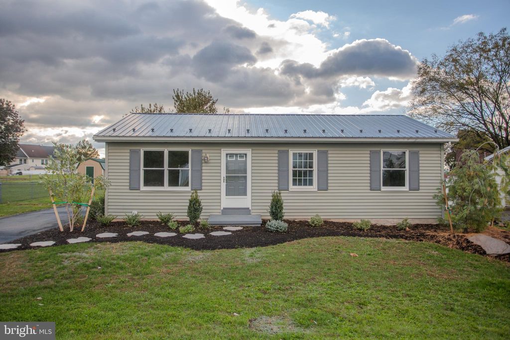 Photo of 84 Sunset Ave, CHAMBERSBURG, PA 17202 (MLS # PAFL2030716)