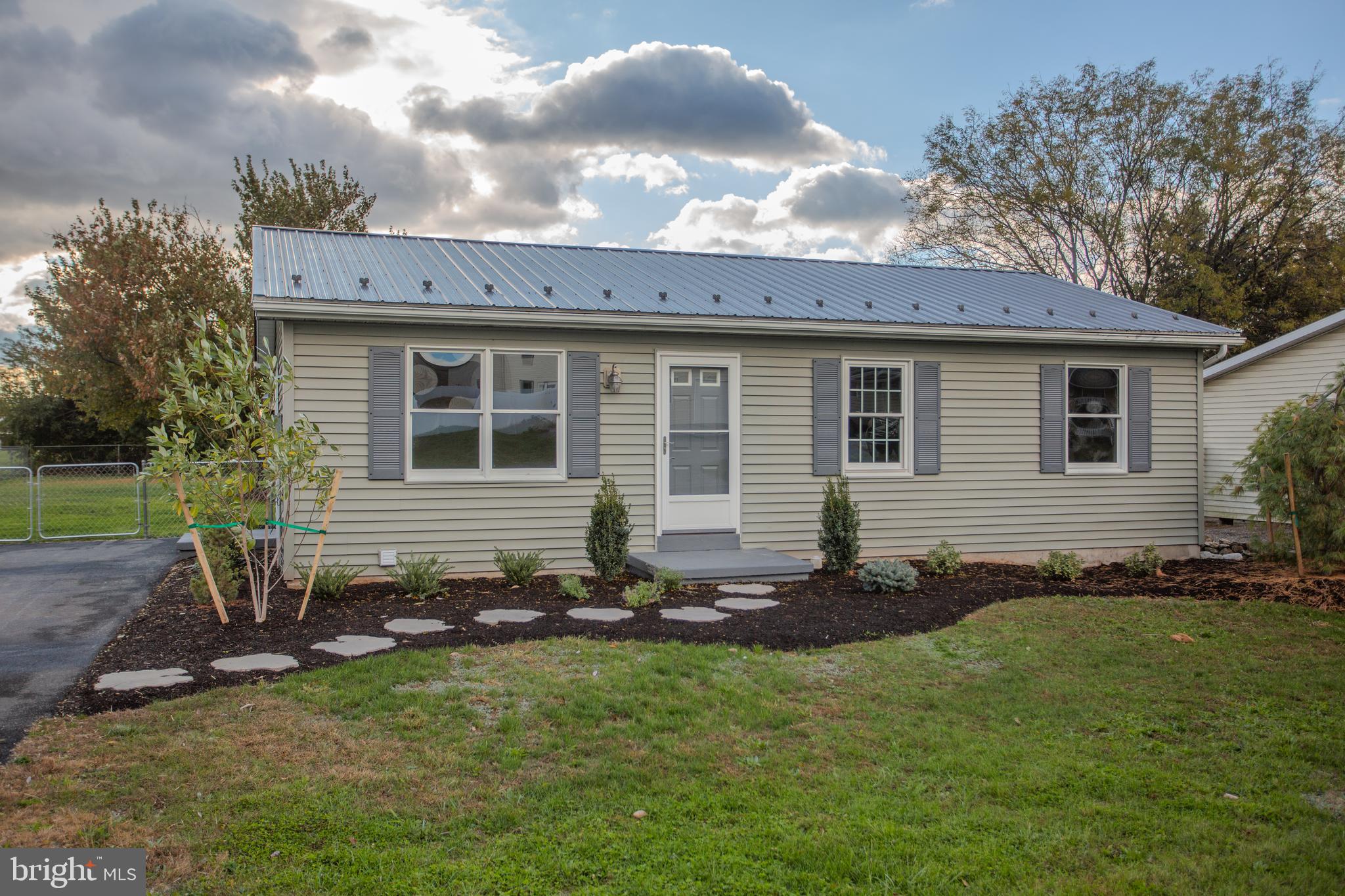 84 SUNSET AVENUE