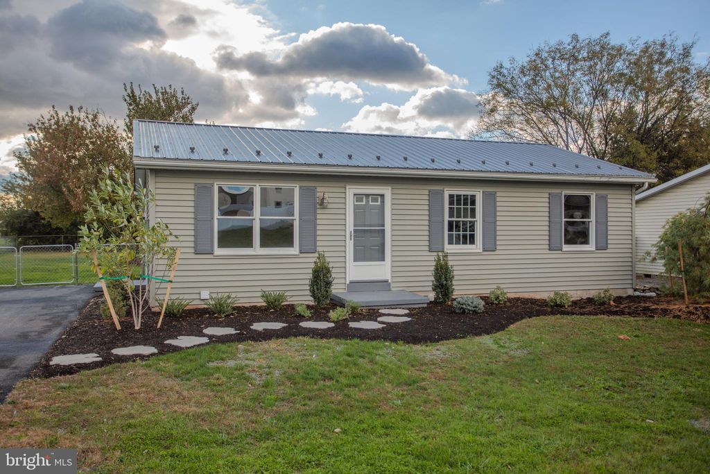 Photo of 84 Sunset Ave, CHAMBERSBURG, PA 17202 (MLS # PAFL2030716)