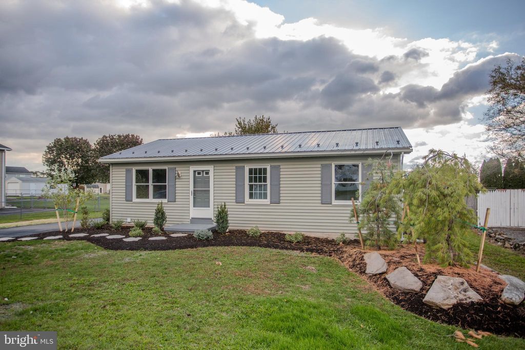 Photo of 84 Sunset Ave, CHAMBERSBURG, PA 17202 (MLS # PAFL2030716)