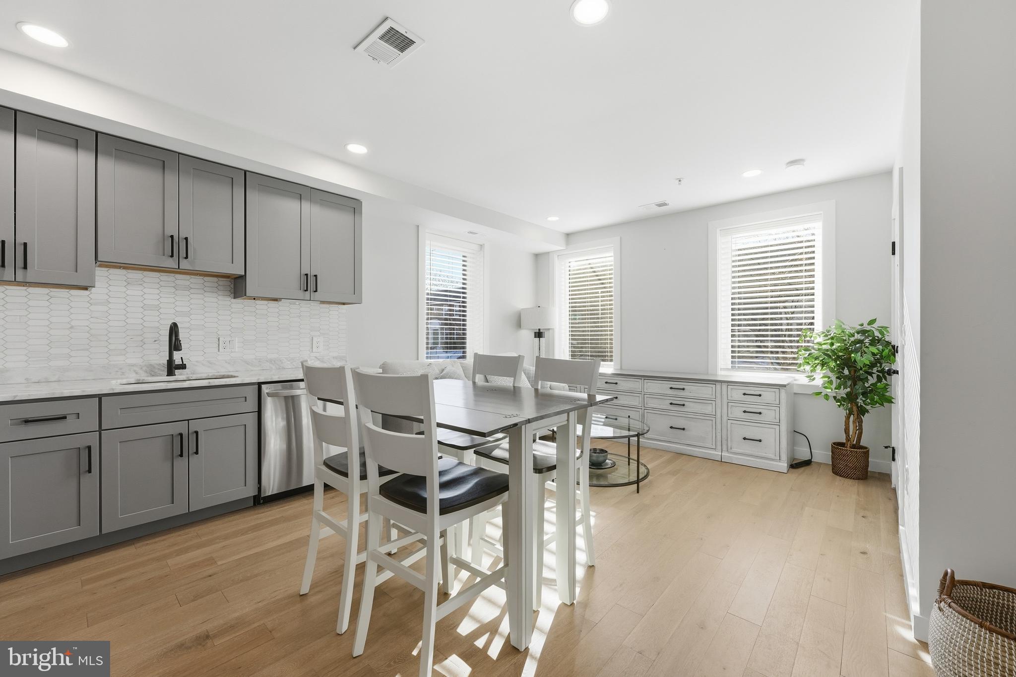 4001 7TH STREET NE 4