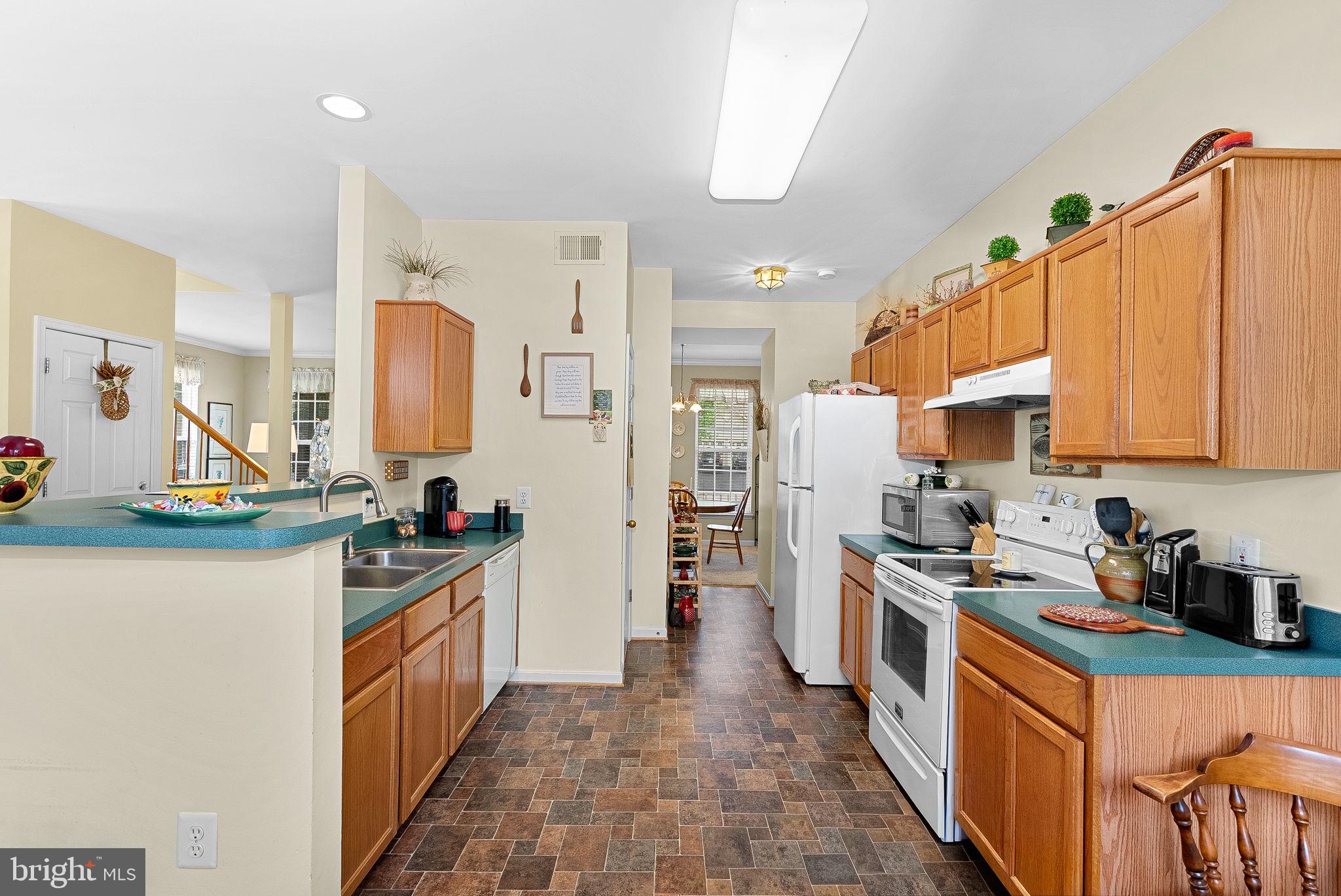 VILLAGES AT ROUND HILL - Residential