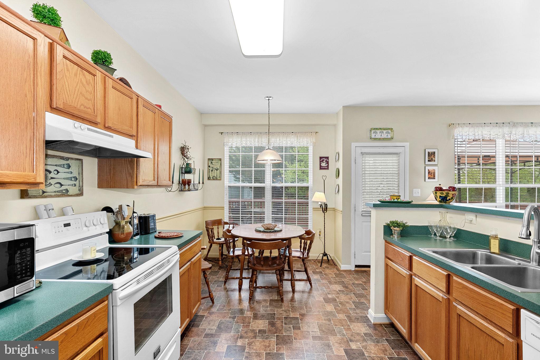 VILLAGES AT ROUND HILL - Residential