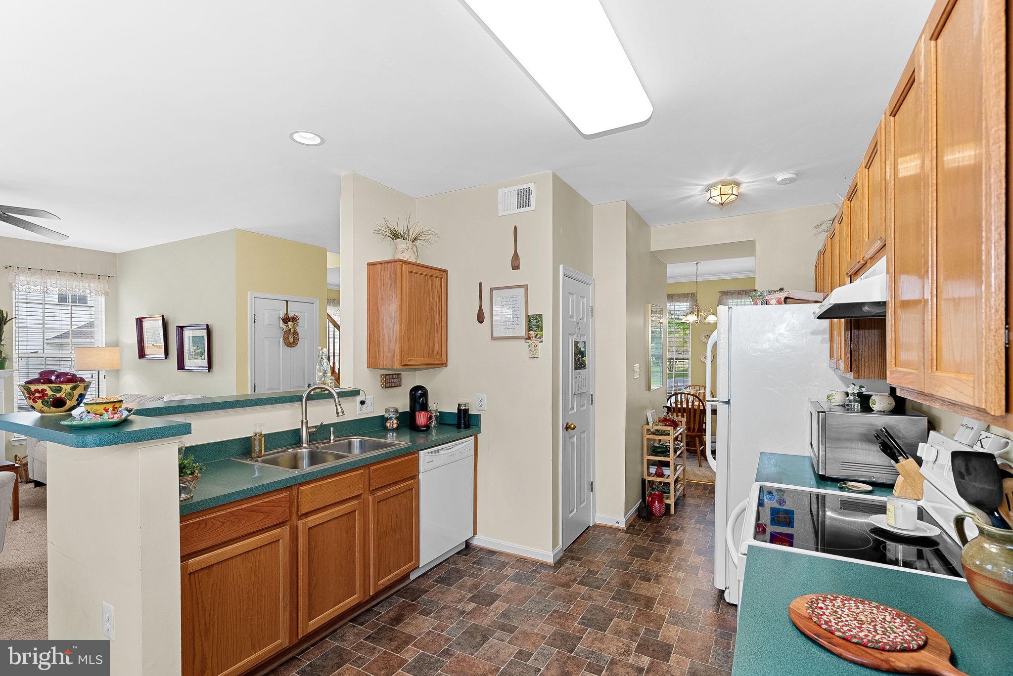 VILLAGES AT ROUND HILL - Residential