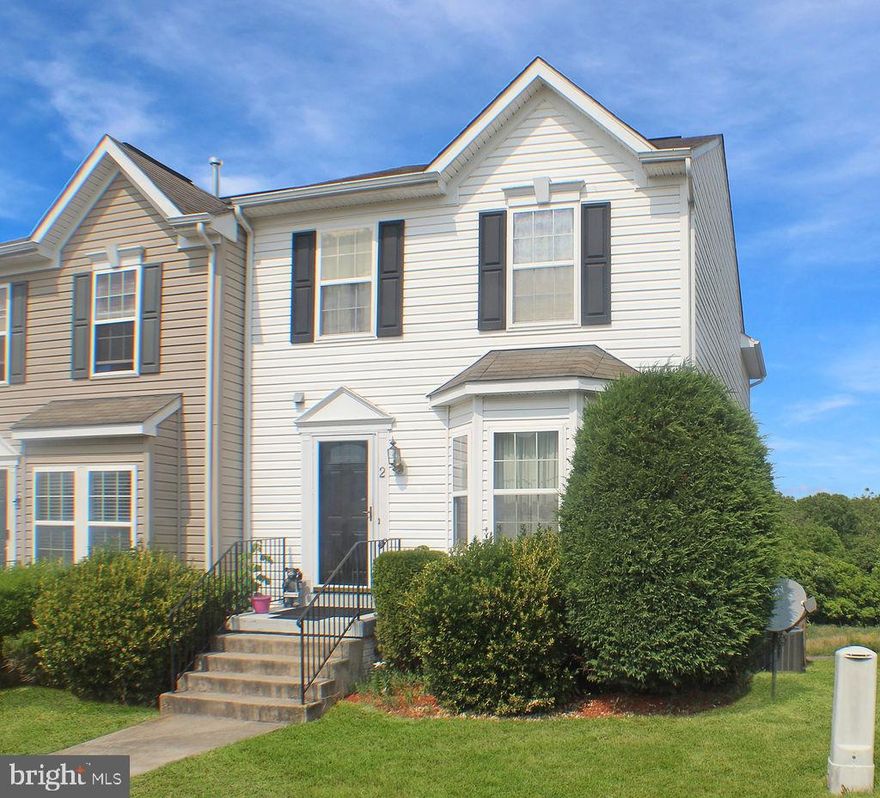 Lovely end unit townhome offers 3 bedrooms, 3 full  & 1 half baths along with spacious living room, fully equipped kitchen with island and sunroom! Primary suite features vaulted ceilings & walk in closet, private bath with soaking  tub, double sinks, separate shower. Finished basement with family room &  laundry room. Fenced back yard & deck.