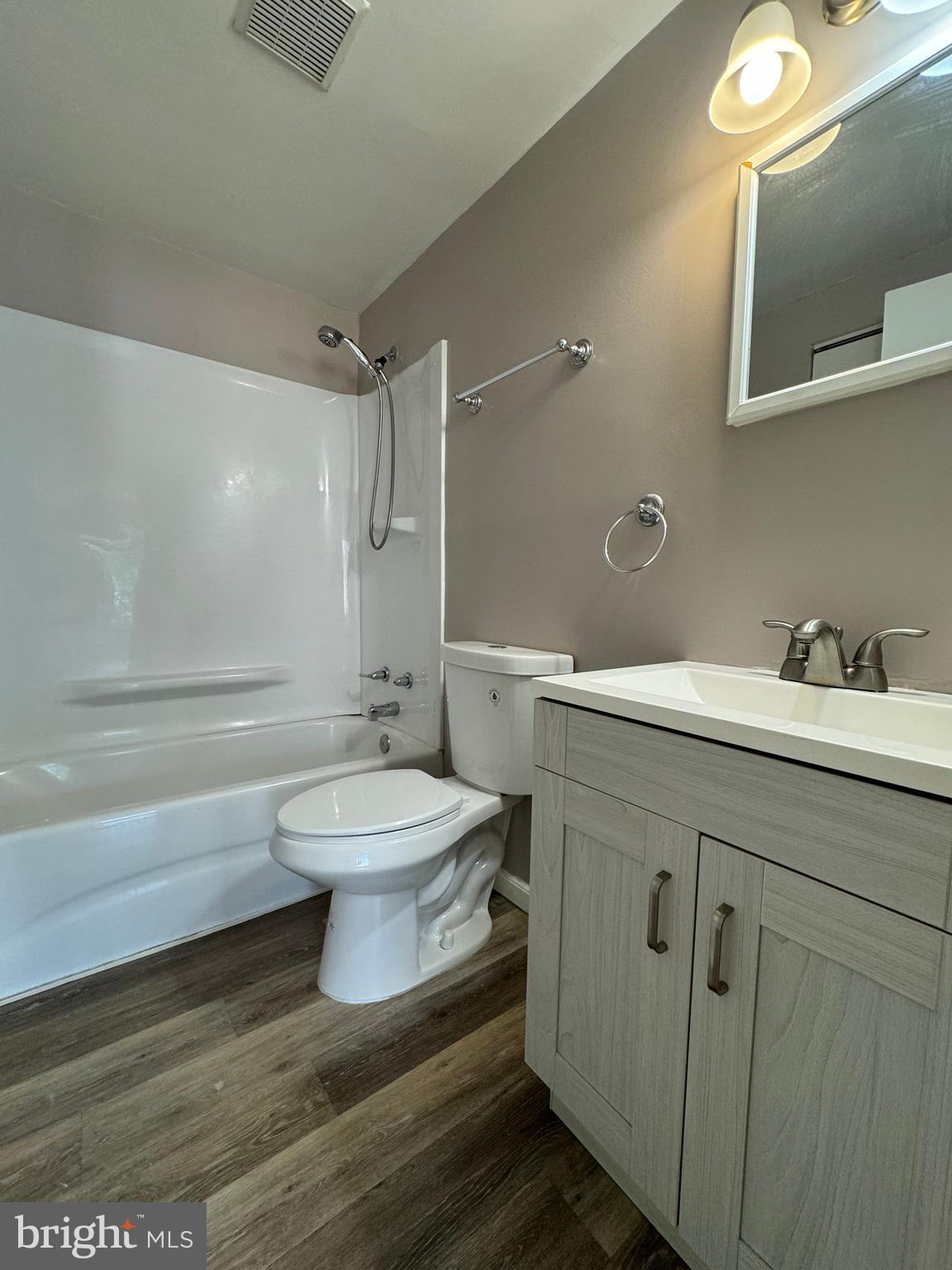 NATHANS HILL - Residential Lease