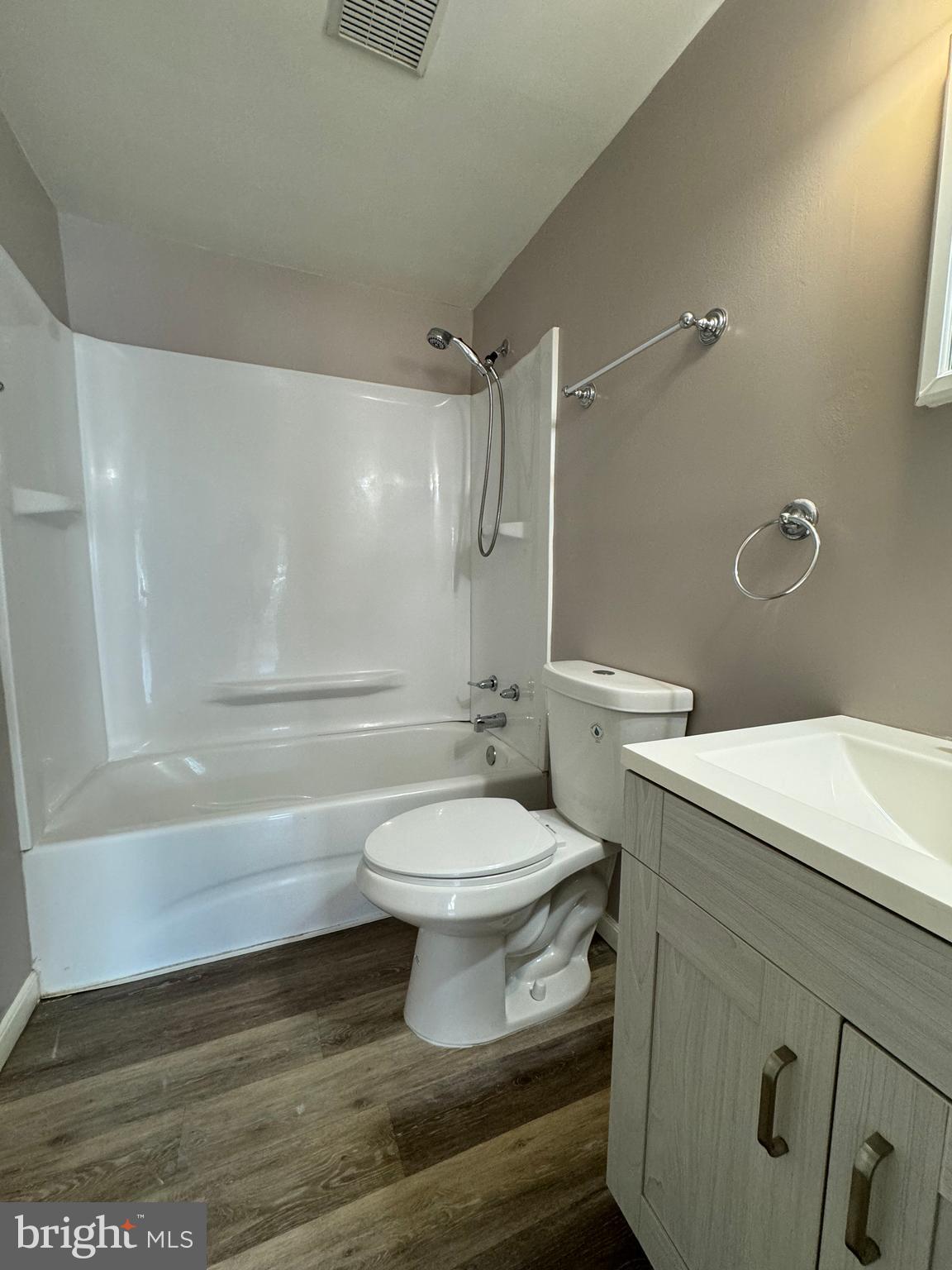 NATHANS HILL - Residential Lease