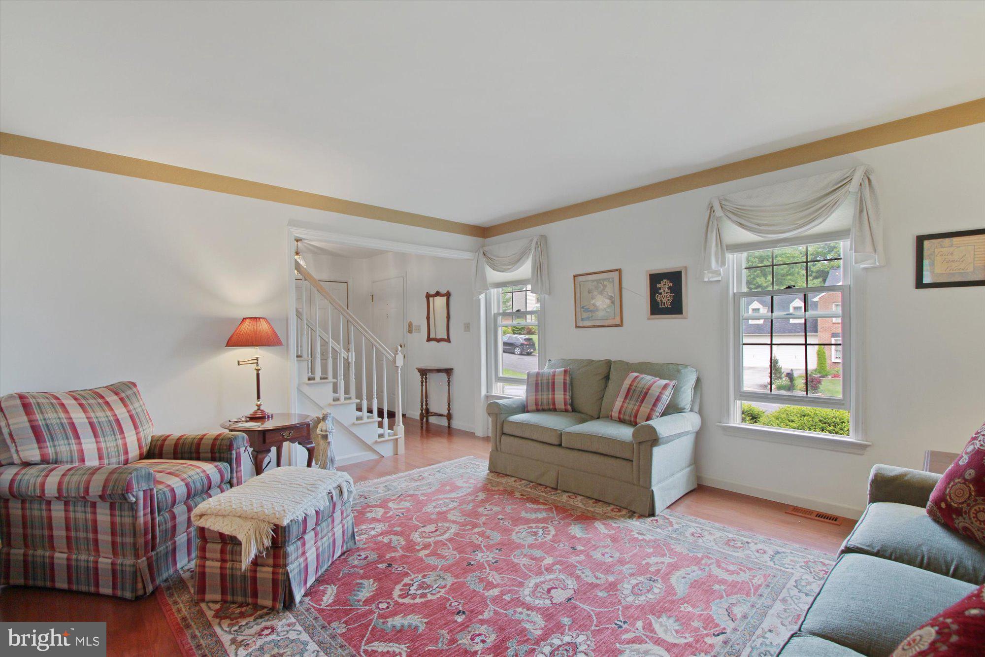 ROYAL MANOR - Residential