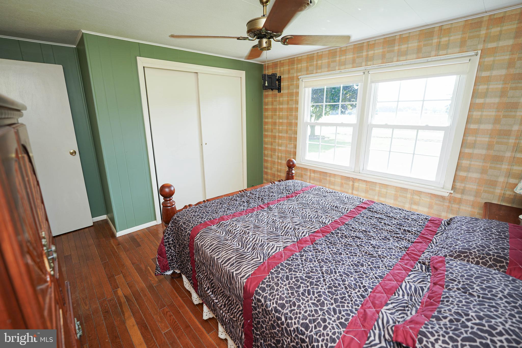 HOLIDAY MANOR - Residential