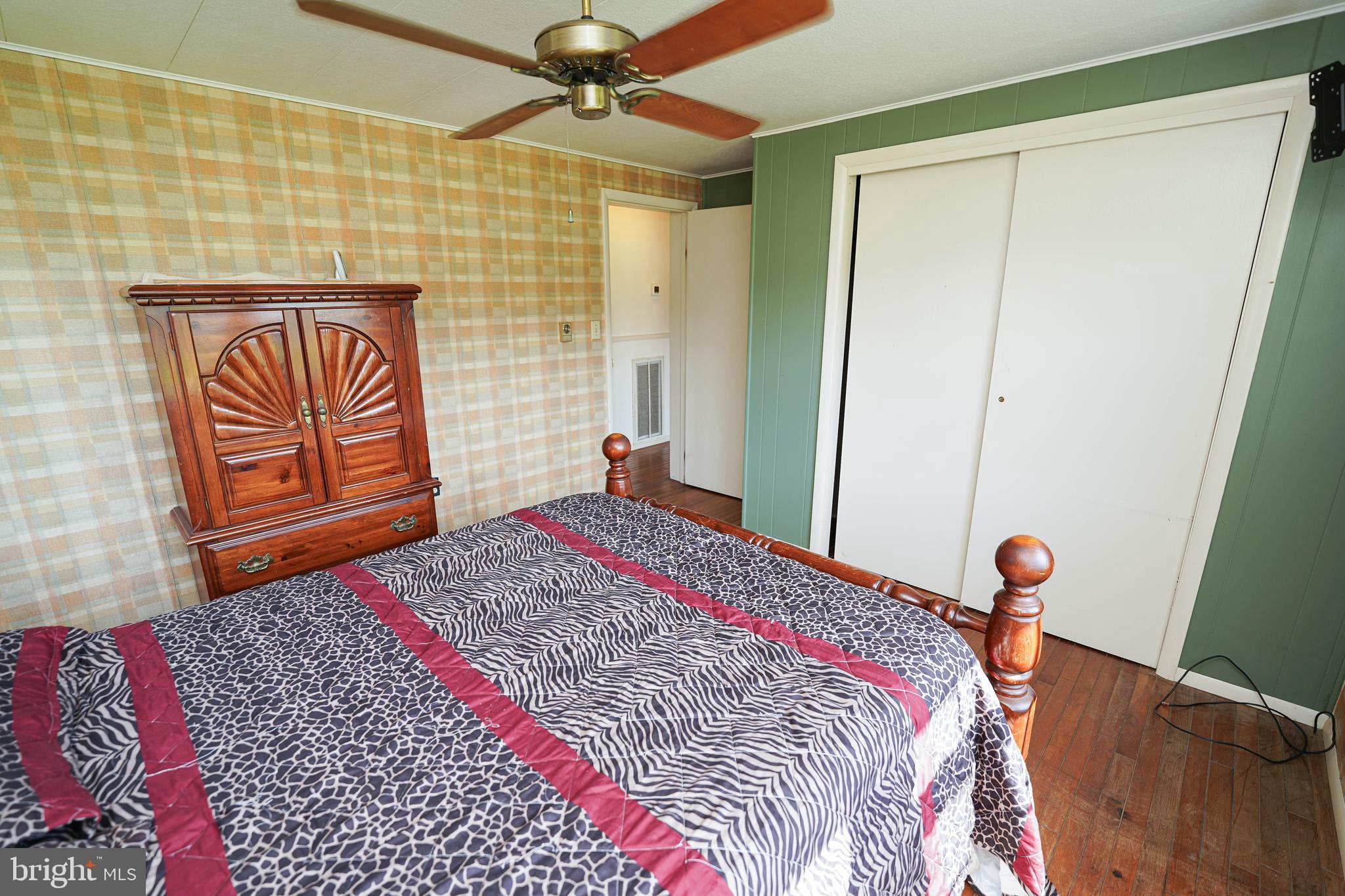 HOLIDAY MANOR - Residential