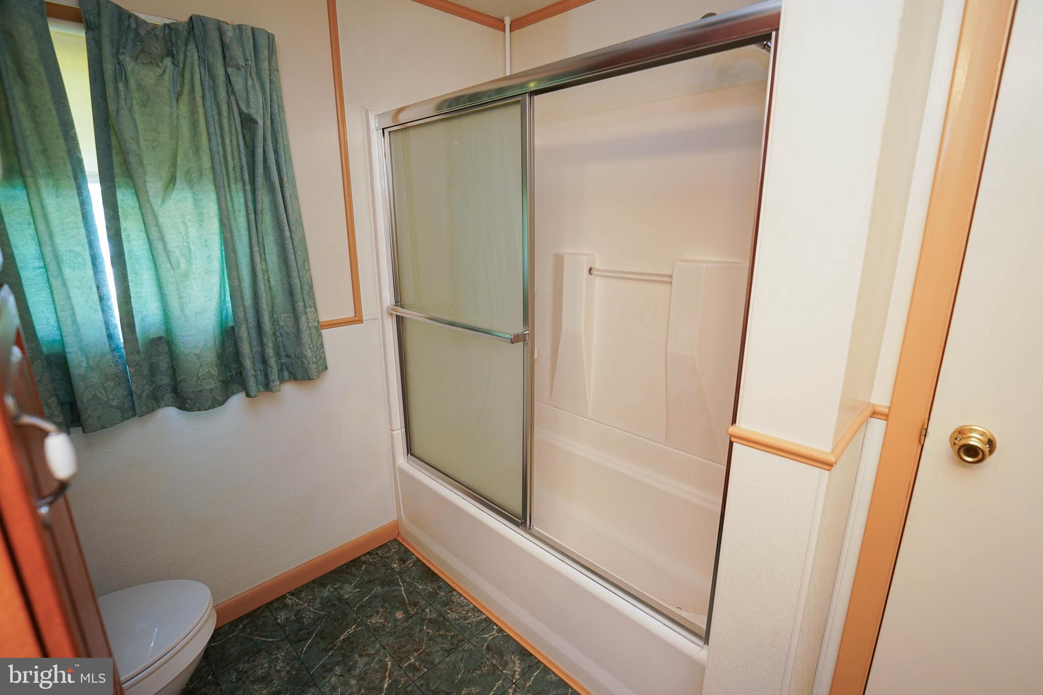 HOLIDAY MANOR - Residential