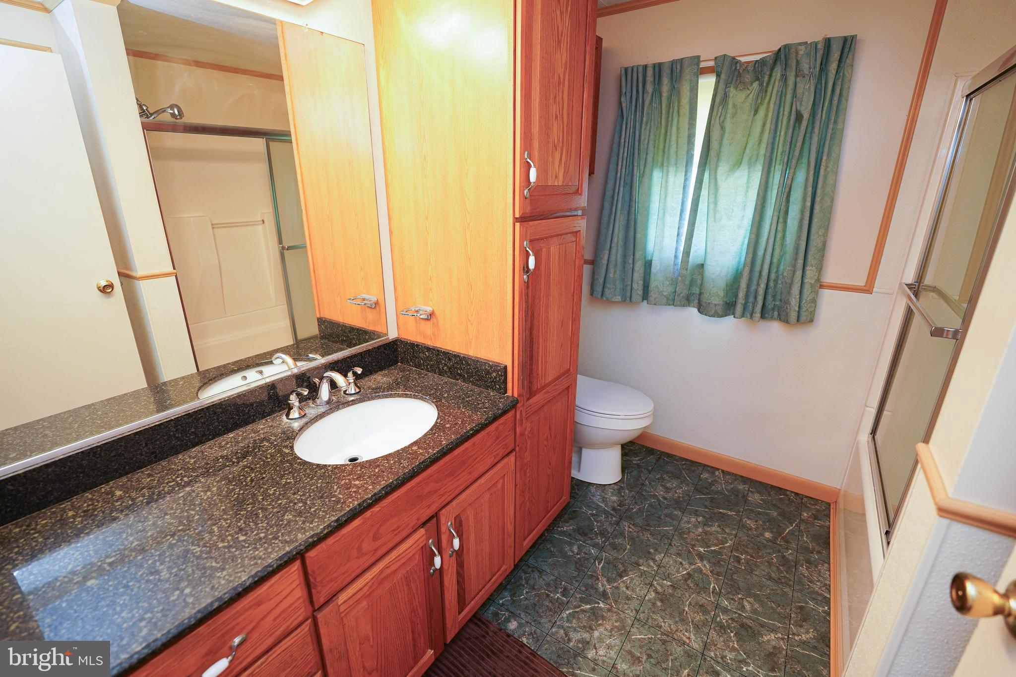 HOLIDAY MANOR - Residential