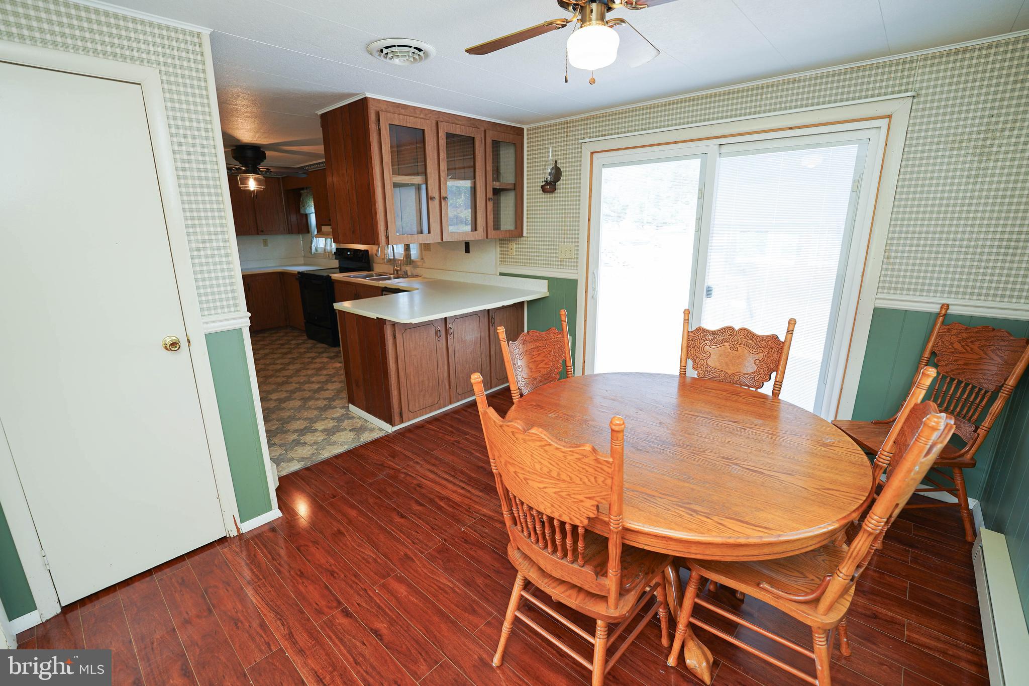 HOLIDAY MANOR - Residential