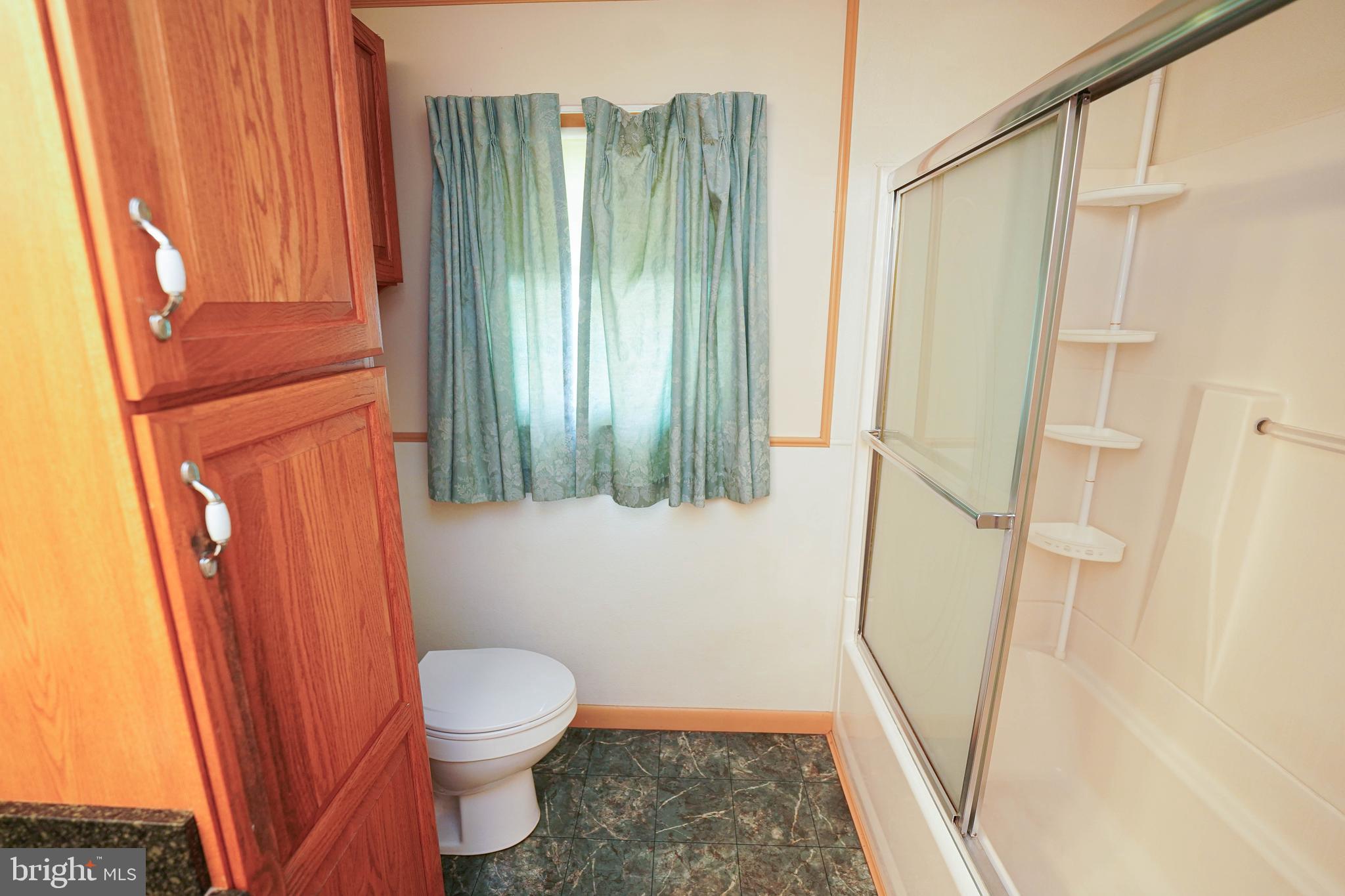 HOLIDAY MANOR - Residential