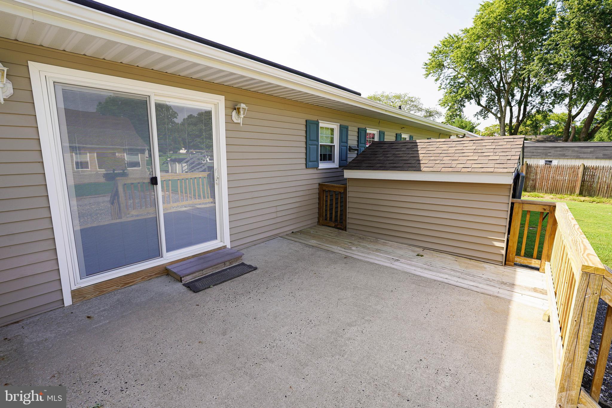 HOLIDAY MANOR - Residential