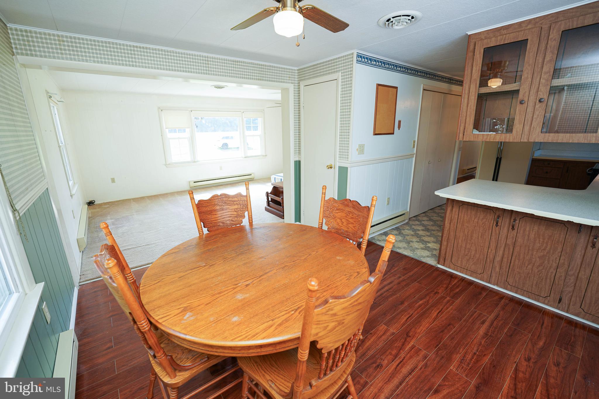 HOLIDAY MANOR - Residential