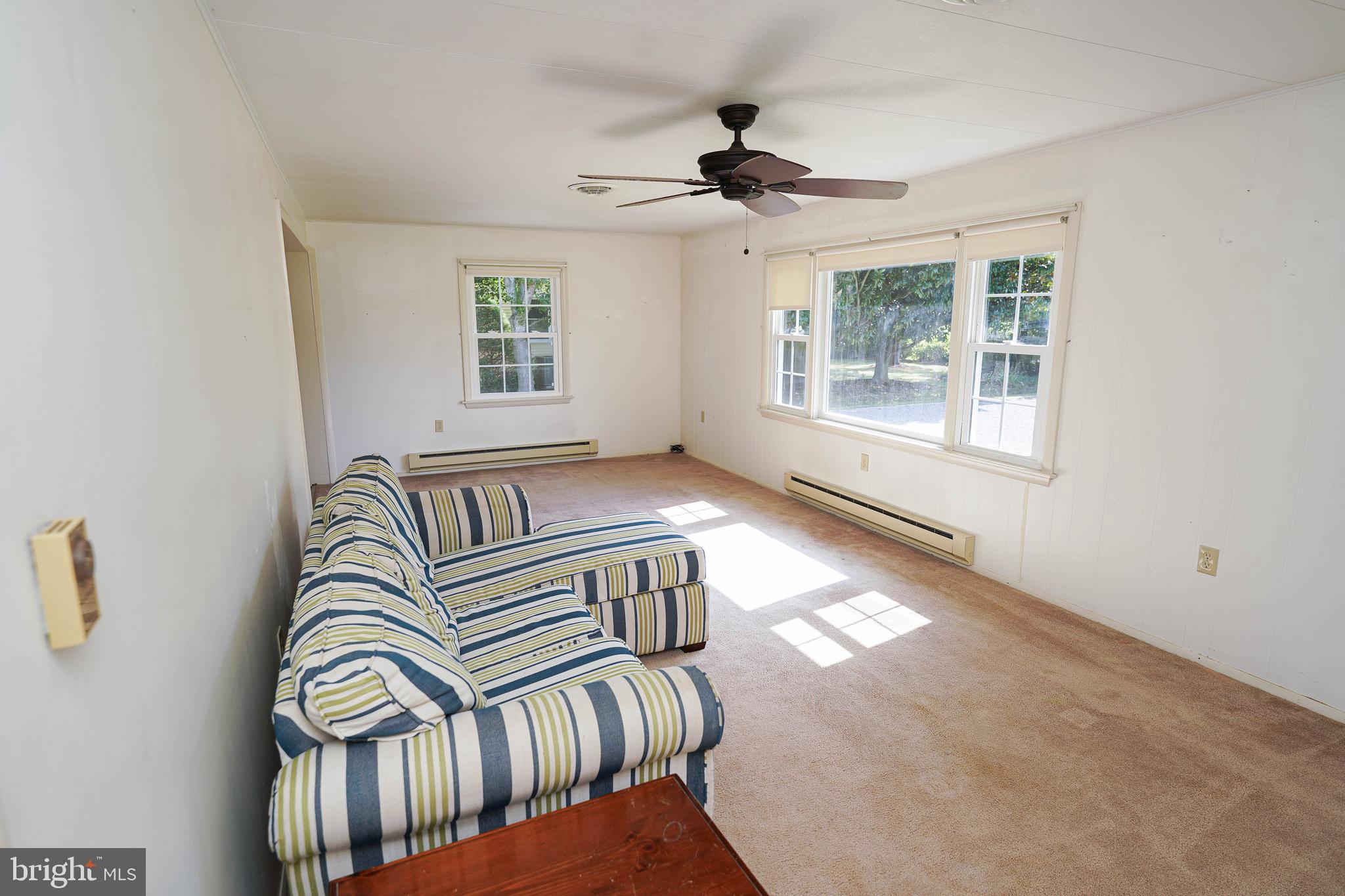 HOLIDAY MANOR - Residential