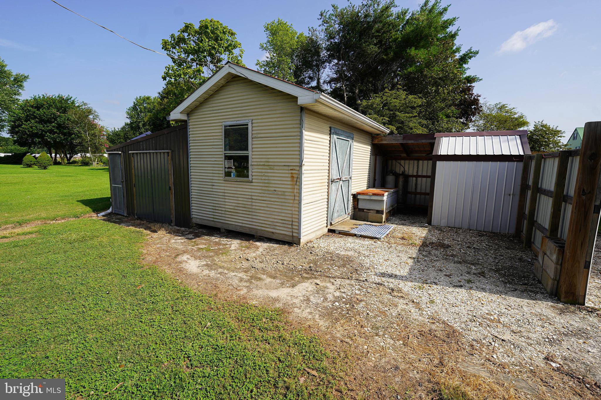 HOLIDAY MANOR - Residential