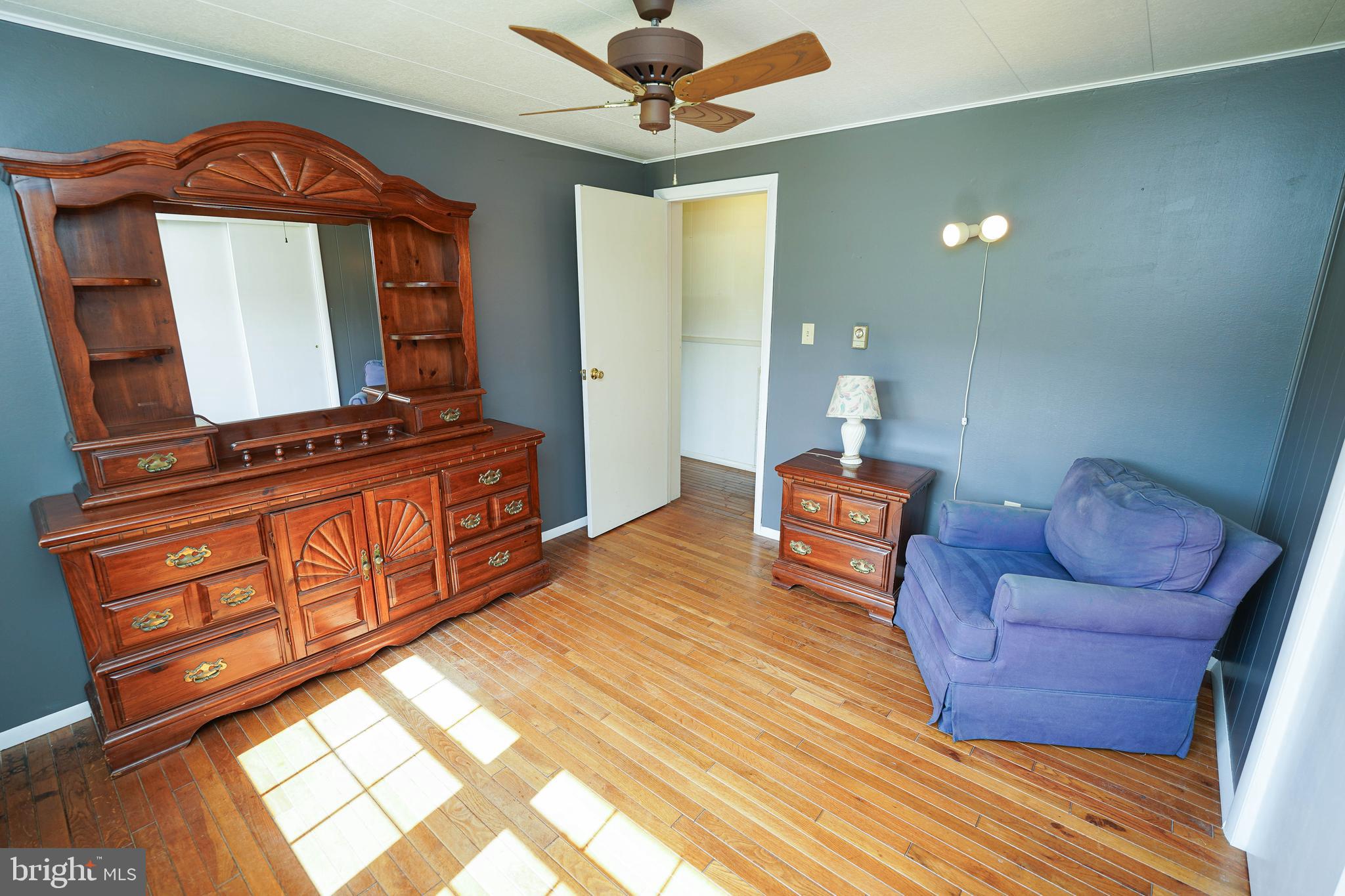 HOLIDAY MANOR - Residential