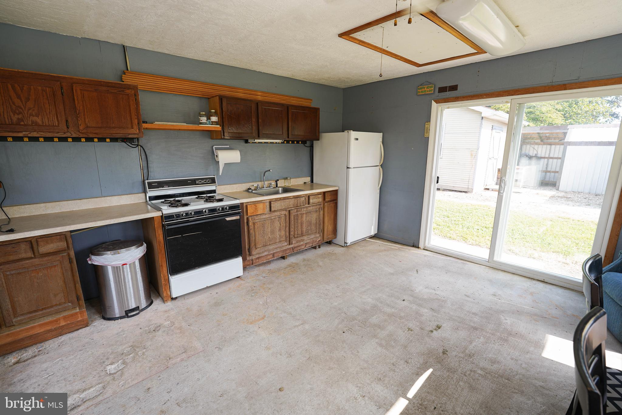 HOLIDAY MANOR - Residential