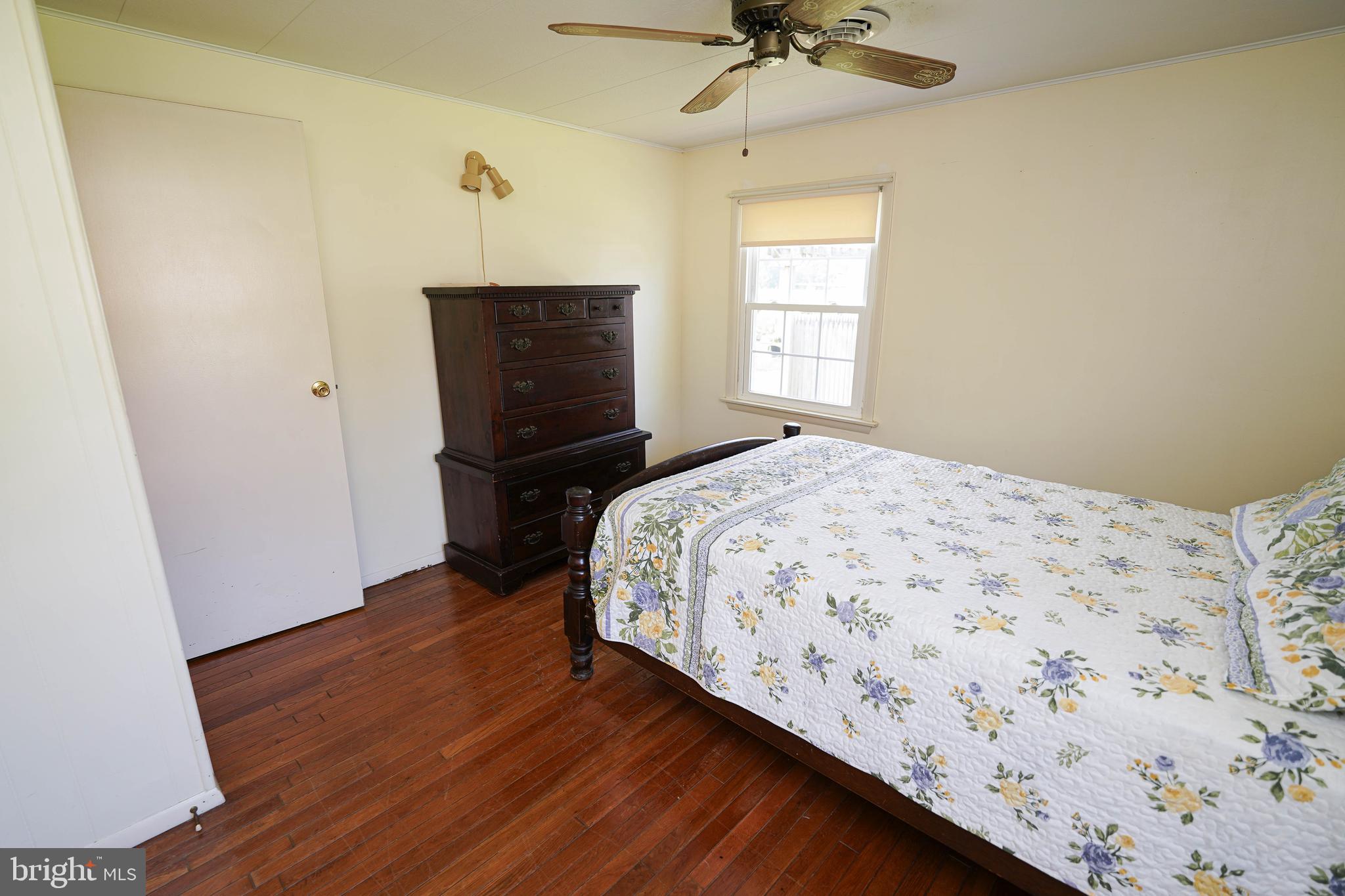 HOLIDAY MANOR - Residential