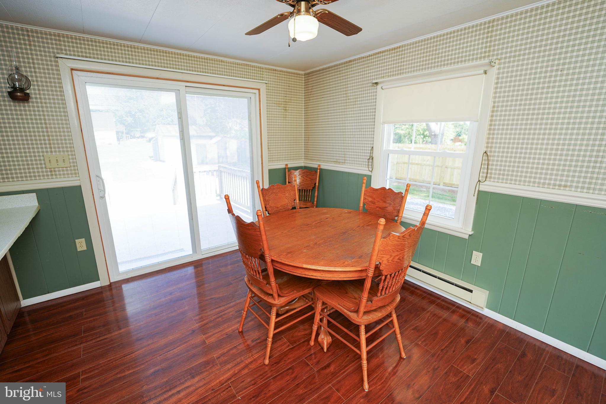 HOLIDAY MANOR - Residential