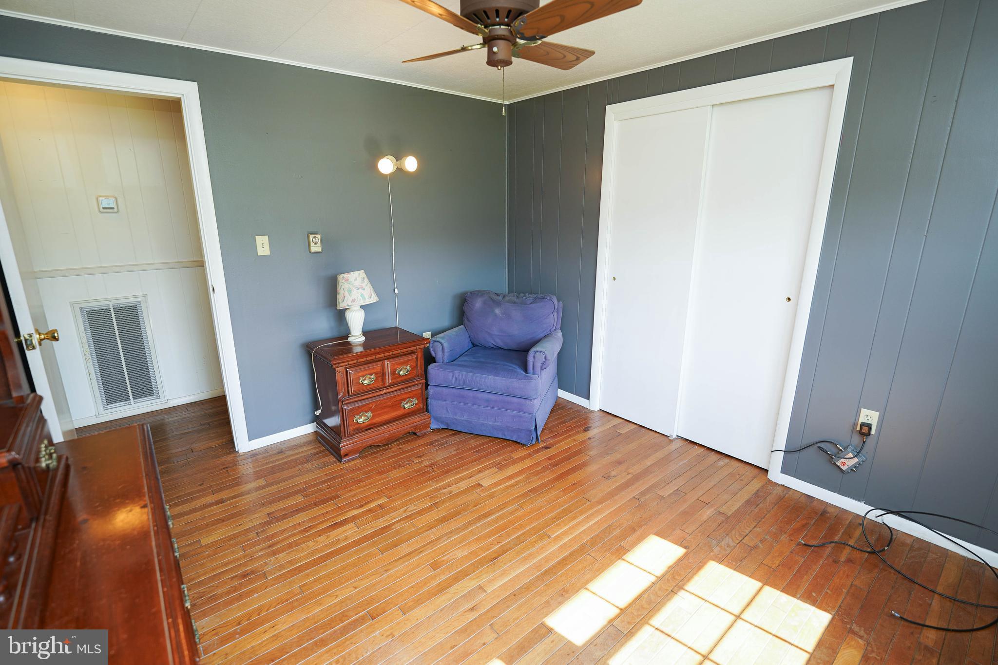 HOLIDAY MANOR - Residential