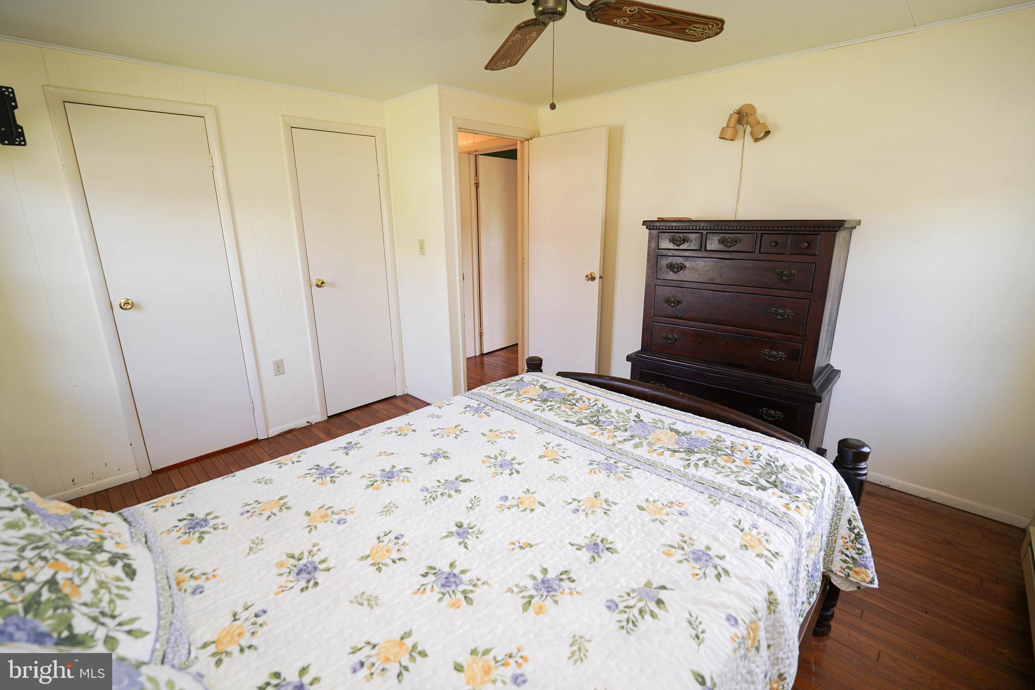 HOLIDAY MANOR - Residential