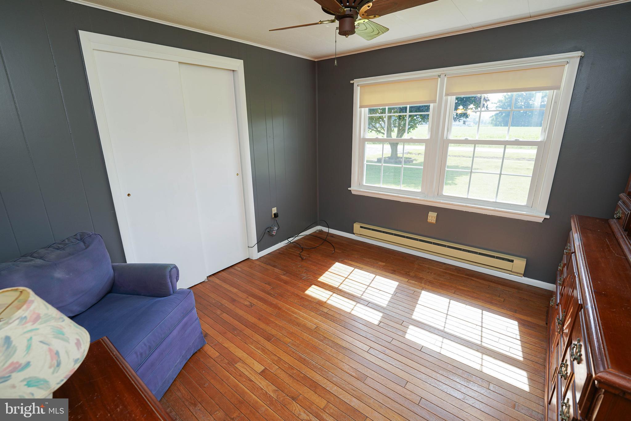 HOLIDAY MANOR - Residential