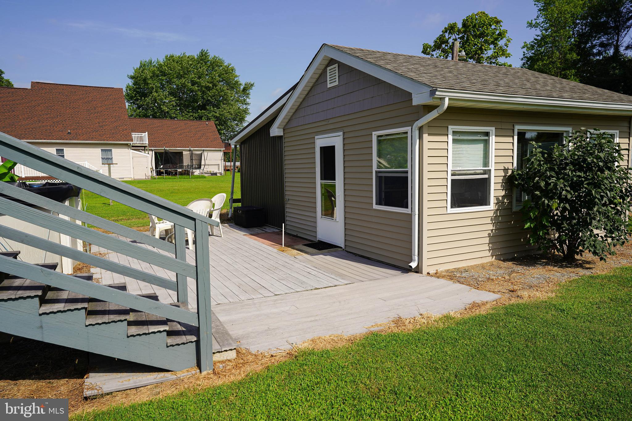 HOLIDAY MANOR - Residential