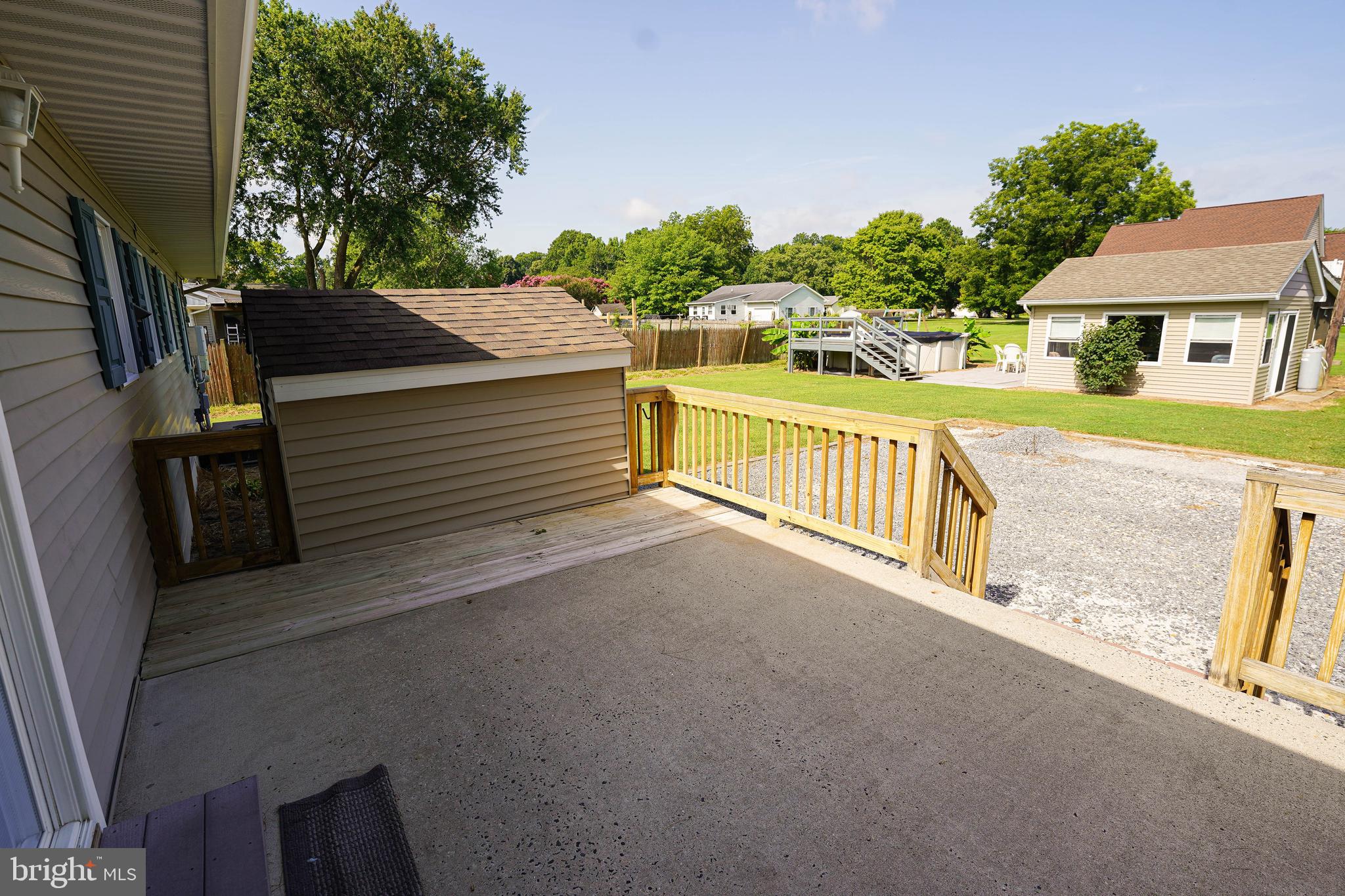 HOLIDAY MANOR - Residential