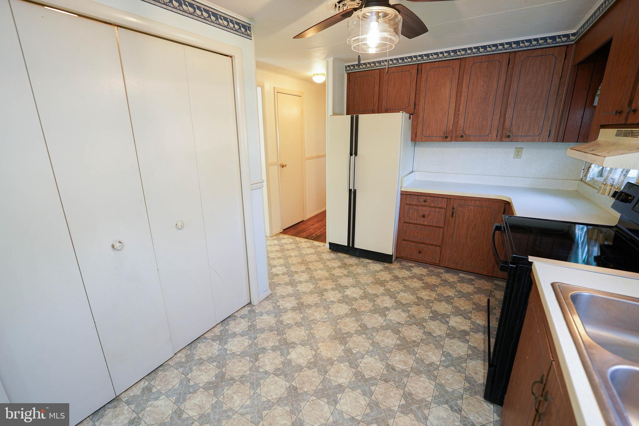 HOLIDAY MANOR - Residential