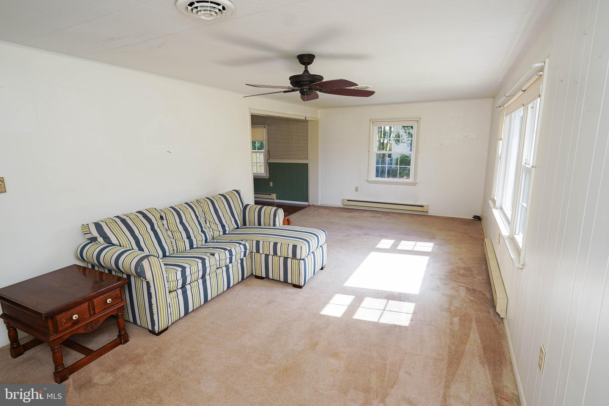 HOLIDAY MANOR - Residential