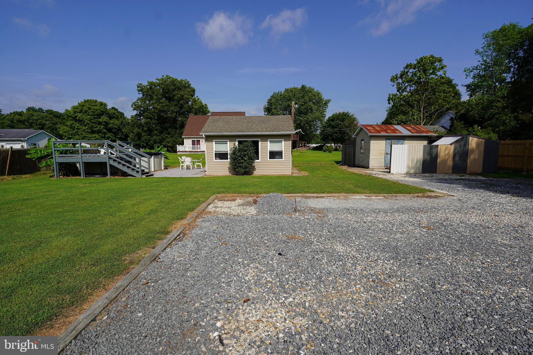 HOLIDAY MANOR - Residential