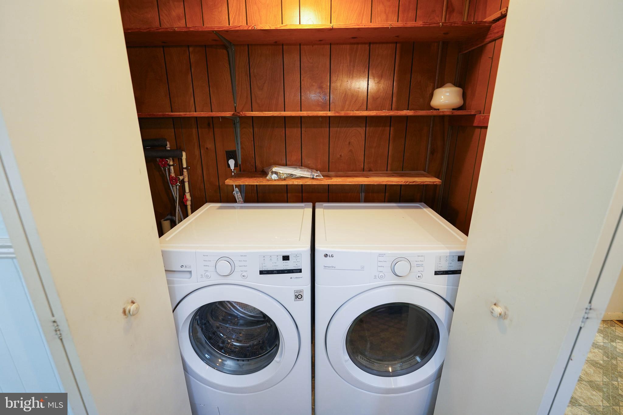 HOLIDAY MANOR - Residential