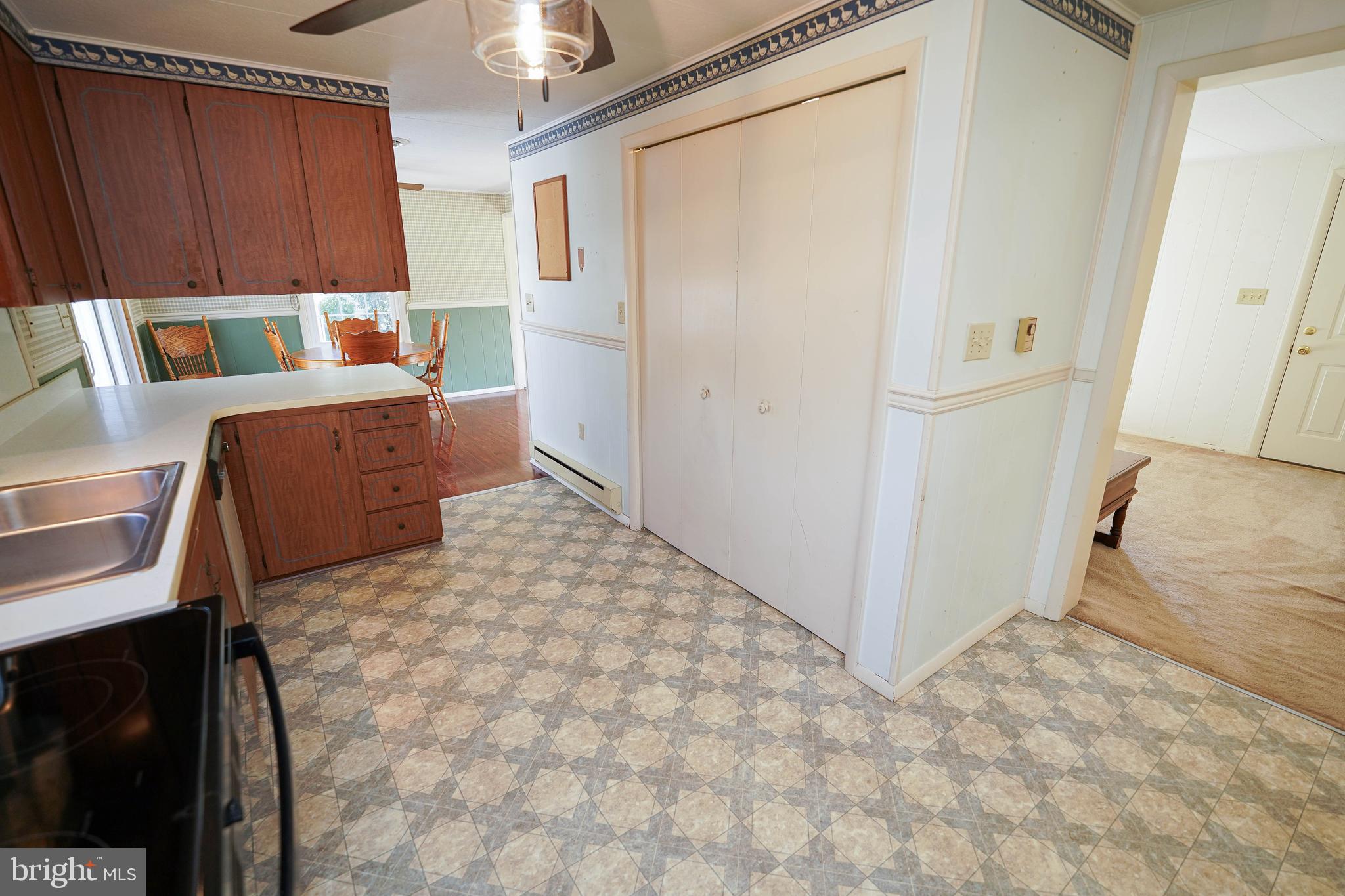 HOLIDAY MANOR - Residential