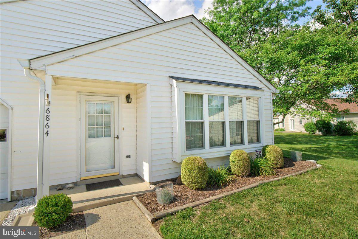 6864 SNOWBERRY COURT