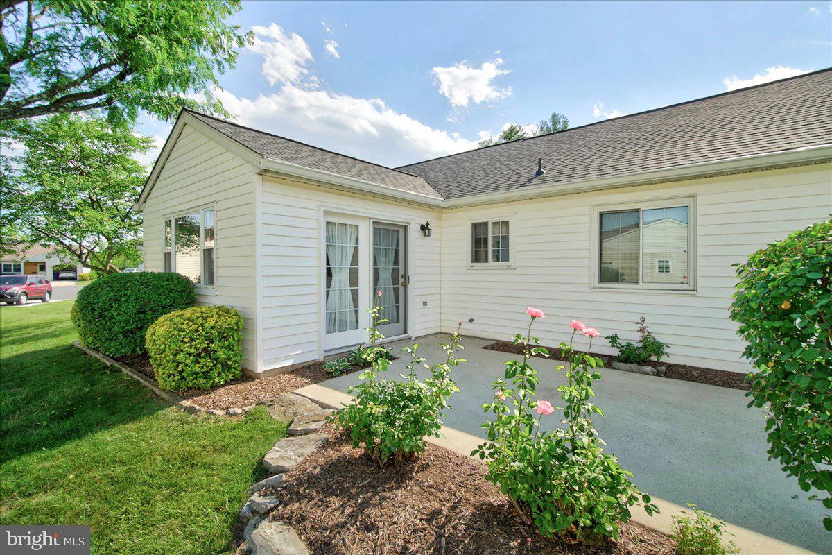 6864 SNOWBERRY COURT