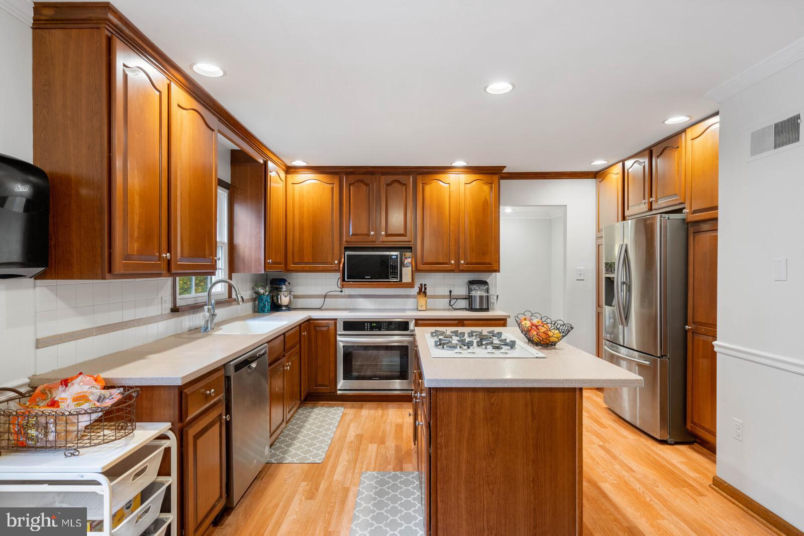 LAKE RIDGE - Residential