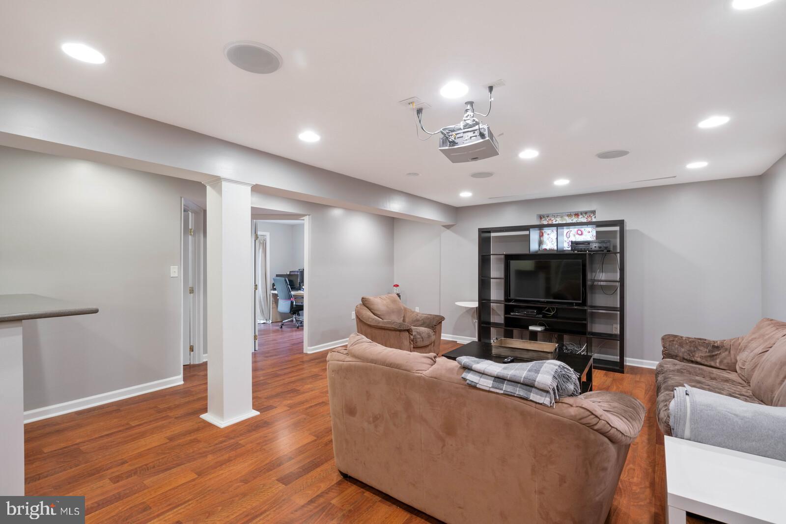 LAKE RIDGE - Residential