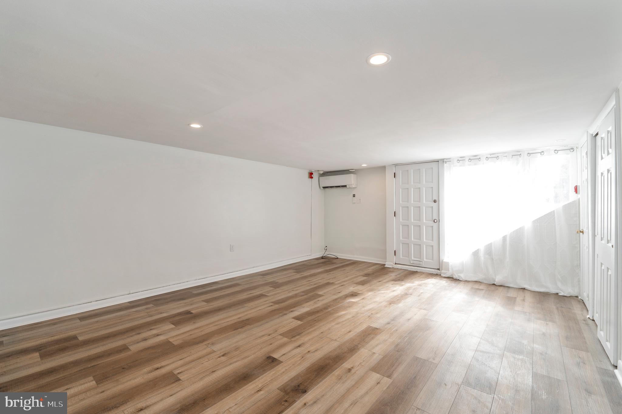 WASHINGTON SQ - Residential