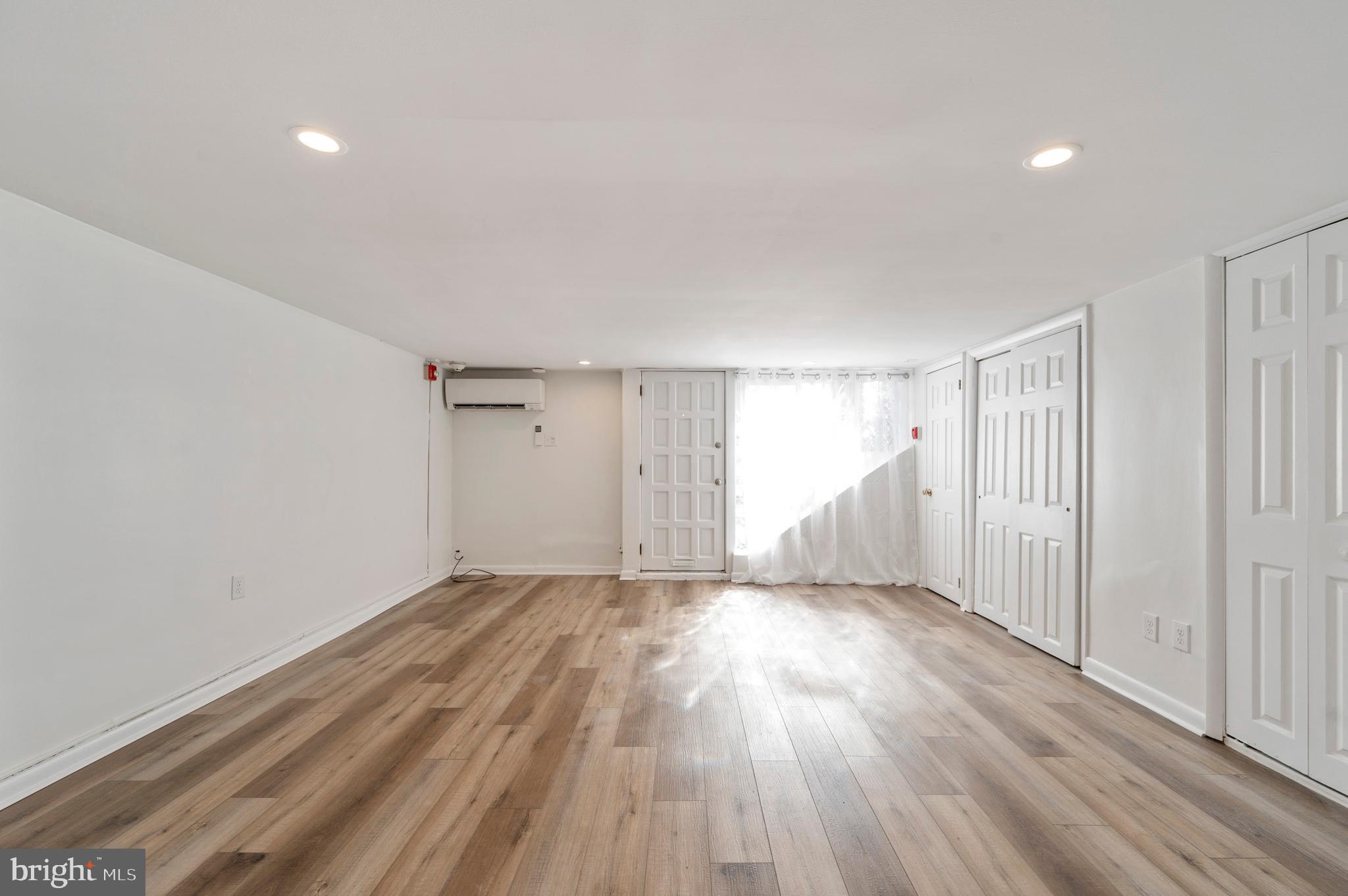 WASHINGTON SQ - Residential