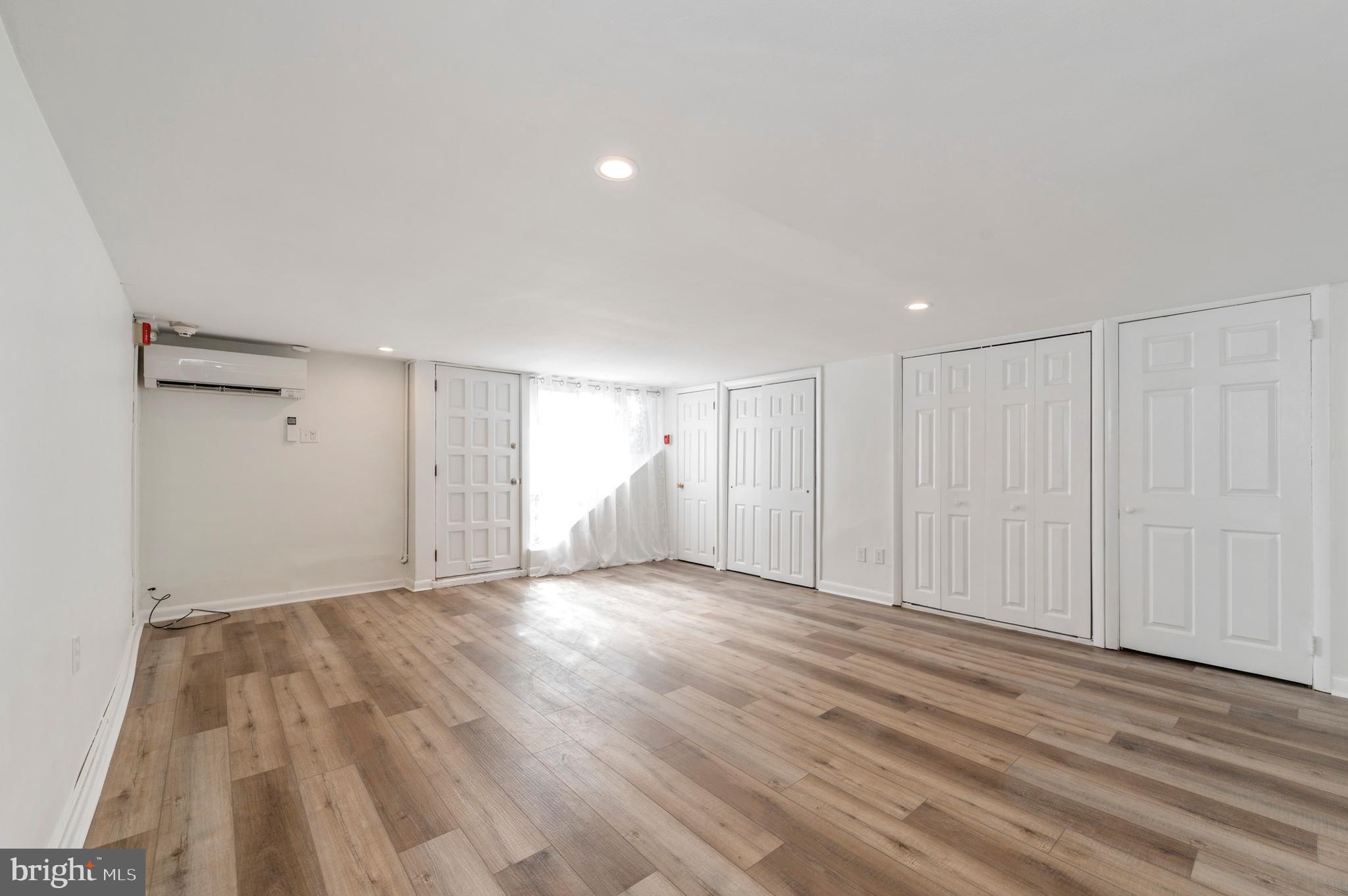 WASHINGTON SQ - Residential