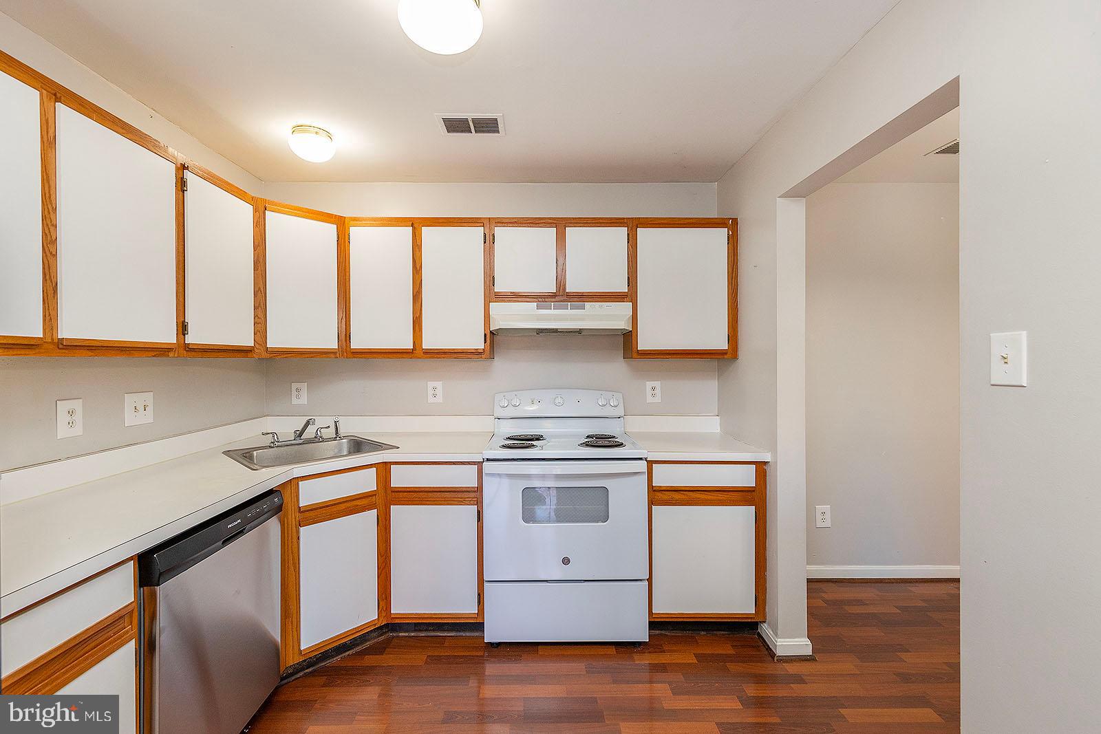 LAKESIDE - Residential Lease