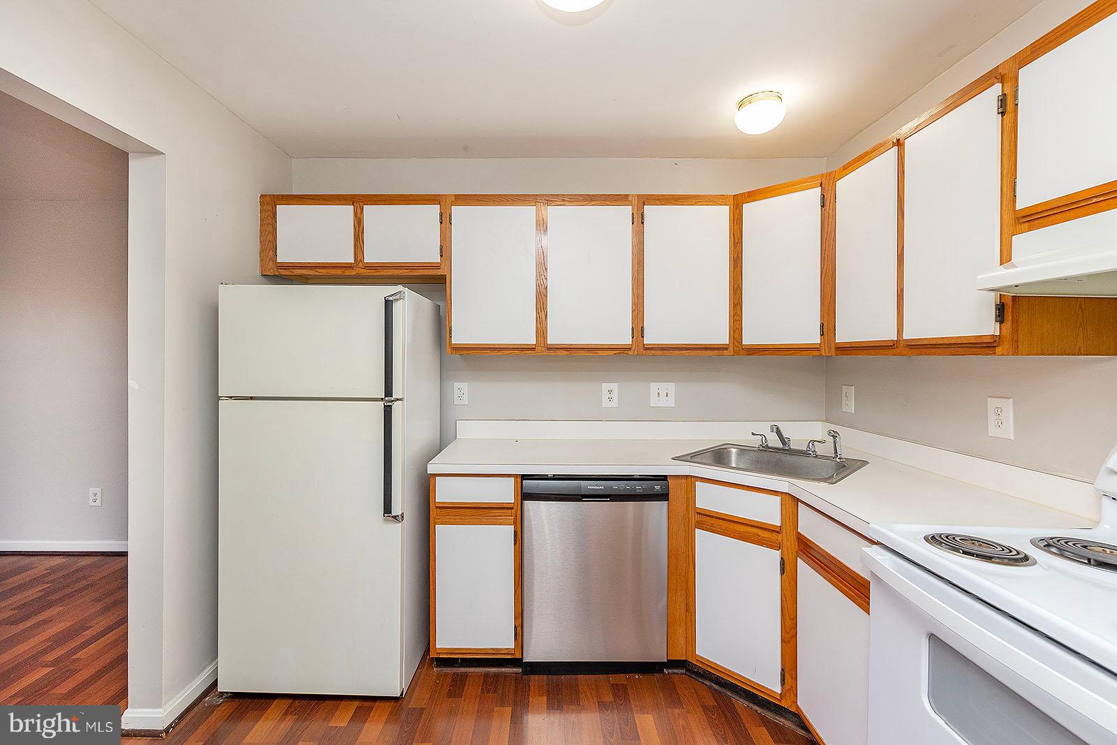 LAKESIDE - Residential Lease